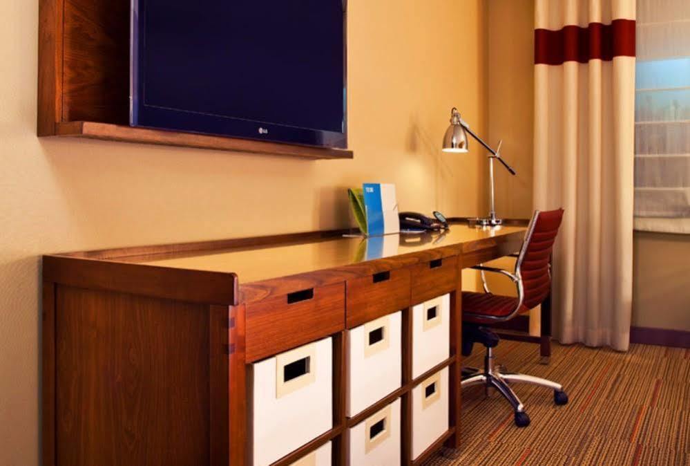โฟร์พอยต์ บาย เชอราตัน สนามบินคลีฟแลนด์ Hotel ภายนอก รูปภาพ